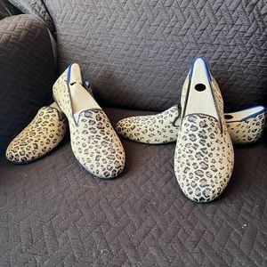 Very comfortable , casual, fresh feel women’s shoes.